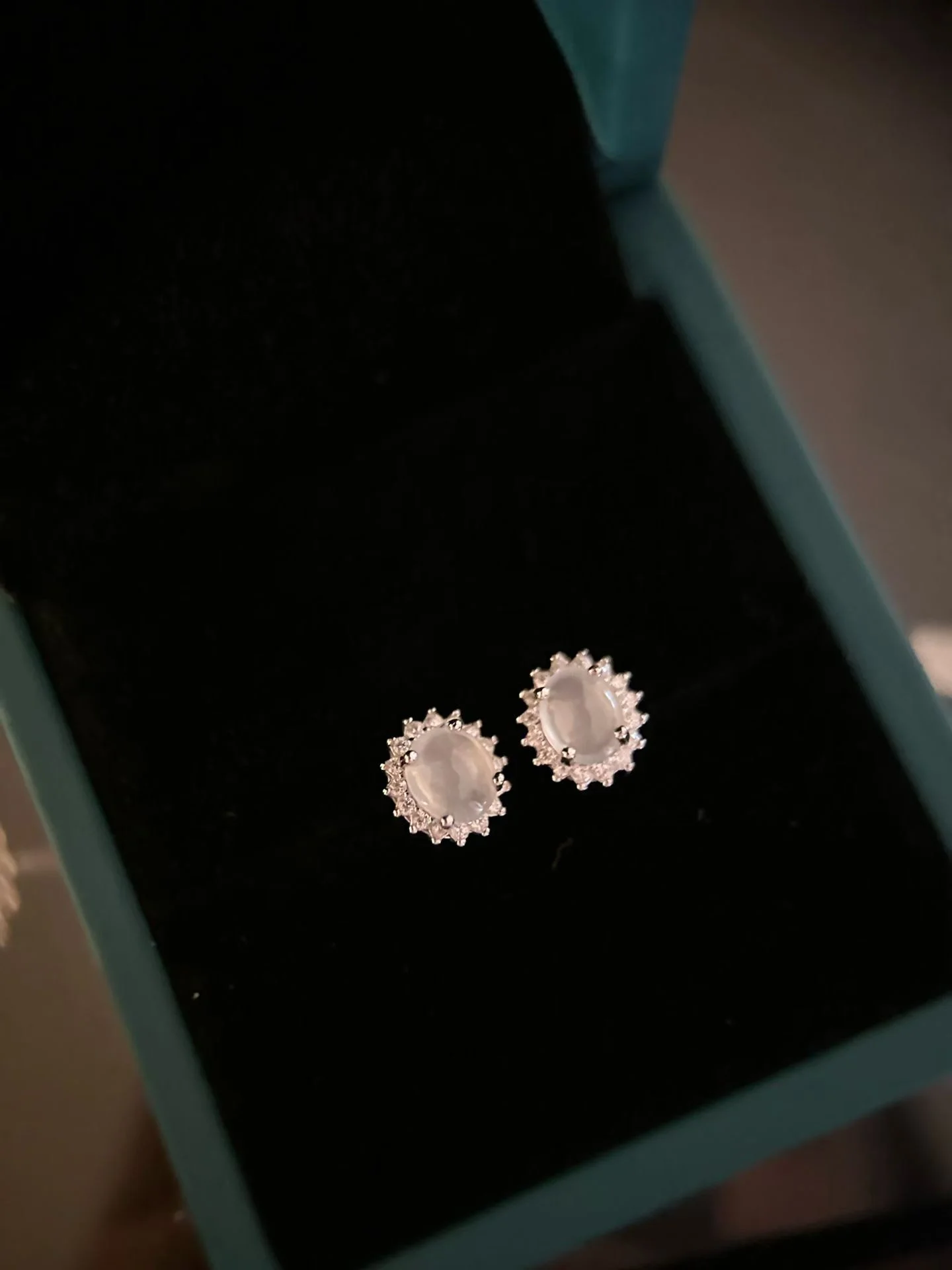 冰种翡翠白冰蛋面耳钉 - 3