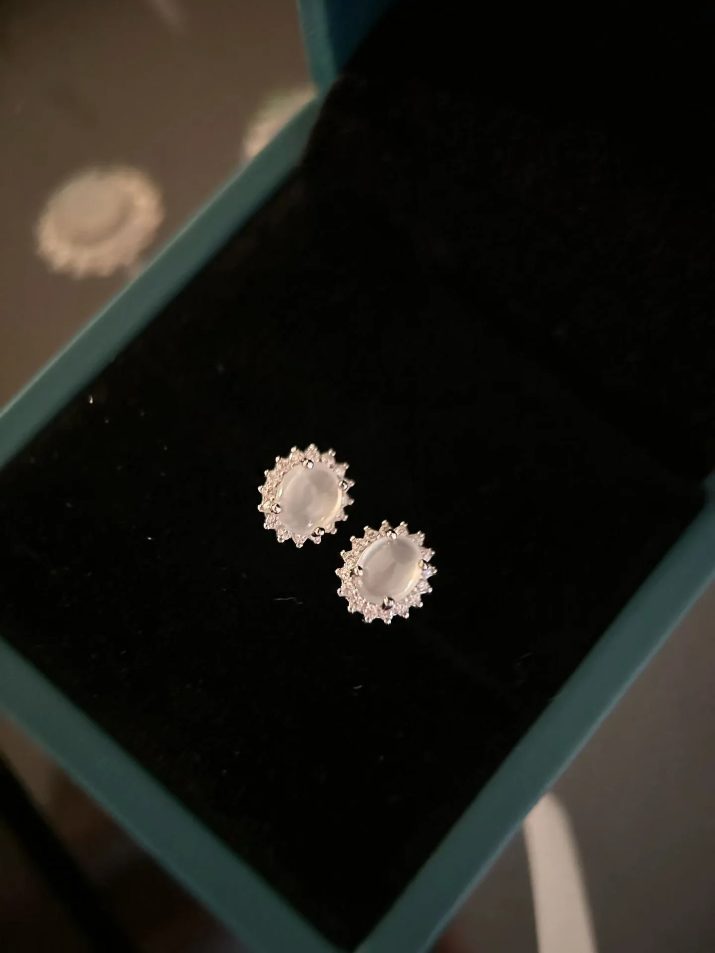 冰种翡翠白冰蛋面耳钉 - 4